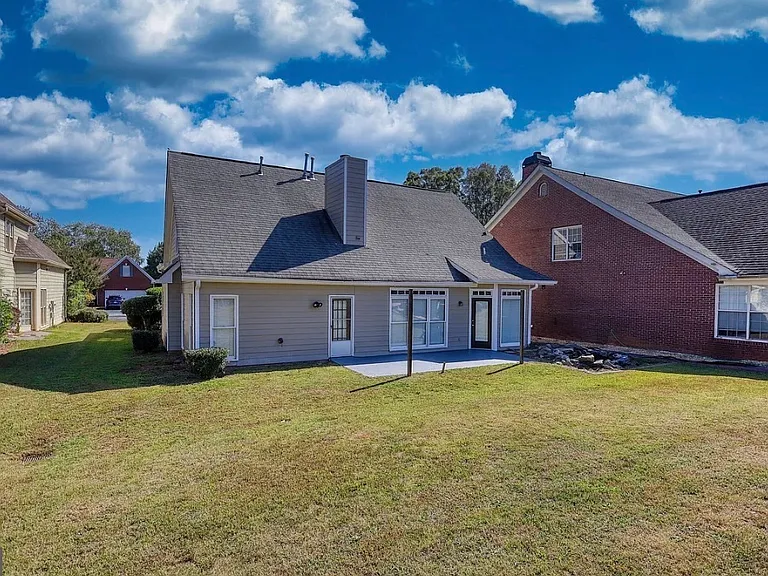 2111 Highland Club Dr SE — Photo 25