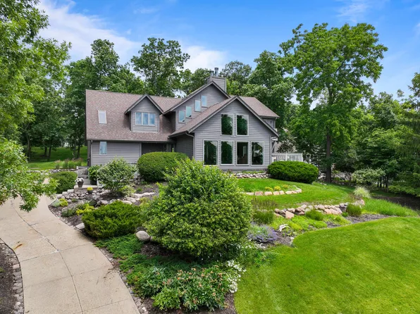 1085 Saratoga Ln, Lake Geneva, WI 53147