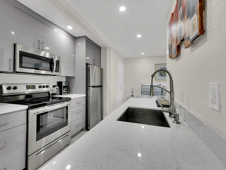 2633 NE 3rd Ave — Photo 39