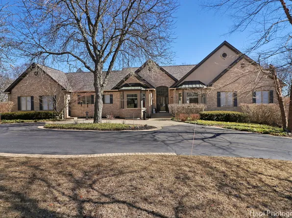 19N695 Lundstrom Ln, Dundee, IL 60118