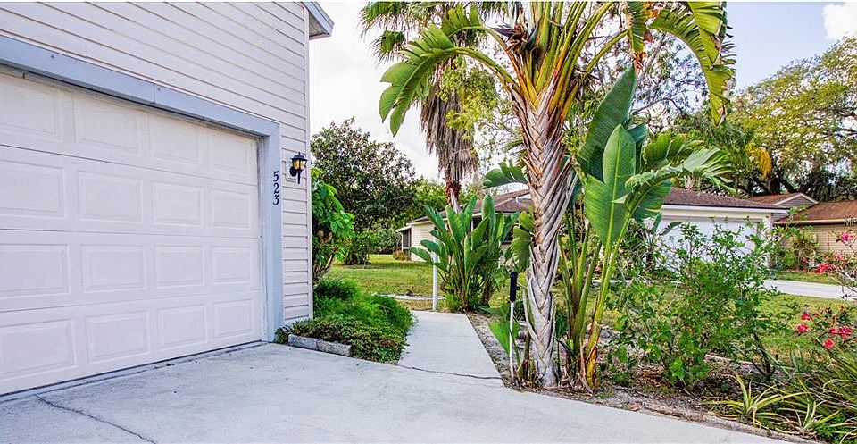 1st image of 523 Bearded Oaks Dr