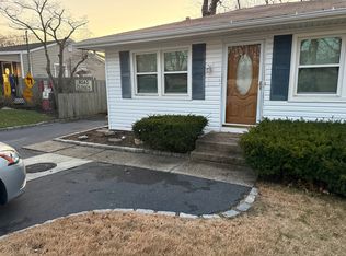 82 1st Ave, Kings Park, NY 11754