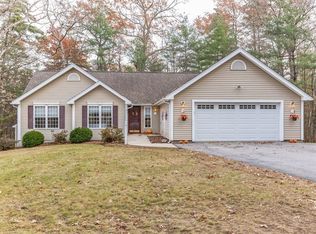 12 Nesmith Ct, Litchfield, NH 03052
