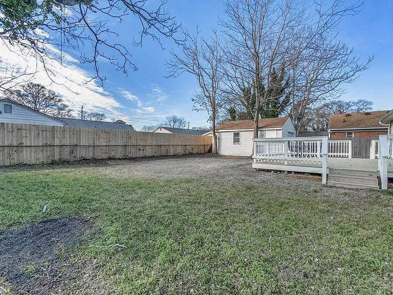 2249 Corbett Ave — Photo 35