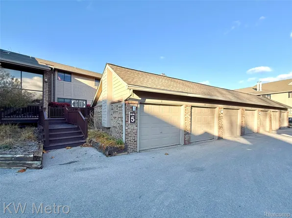 11773 Sycamore Dr Unit 25, Plymouth, MI 48170