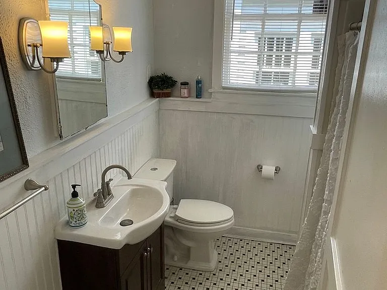 7718 Maple St — Photo 9