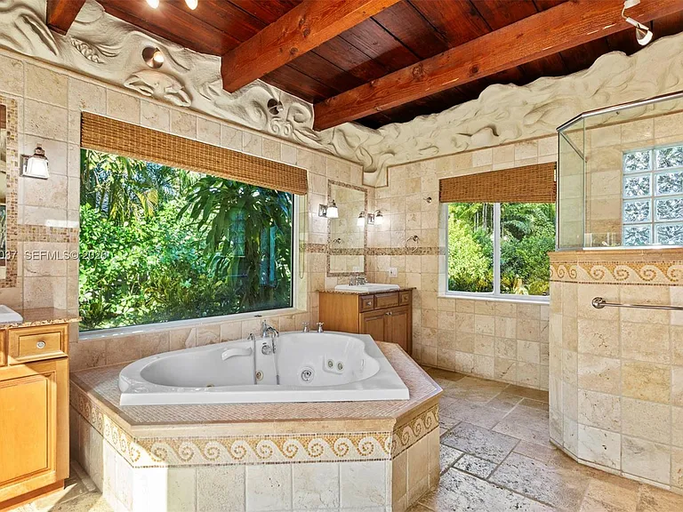 7975 Sunset Dr — Photo 32