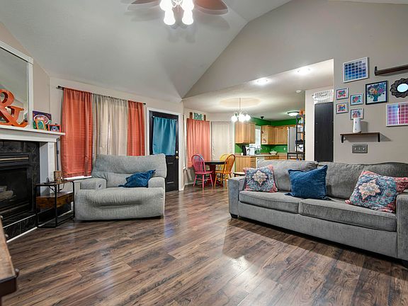 5th image of 313 N Richards Castle Drive