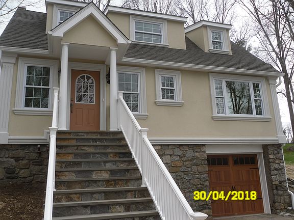 3rd image of 556 Lake Shore Dr