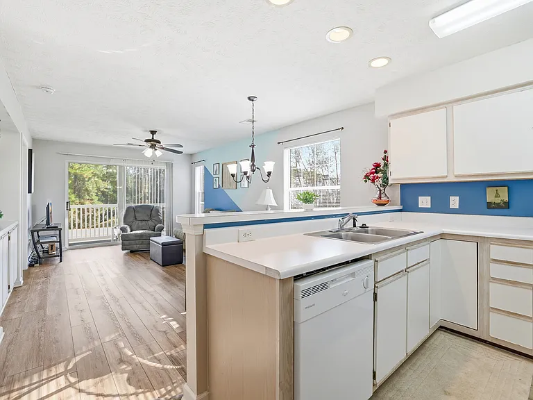 510 White River Dr #24F — Photo 10