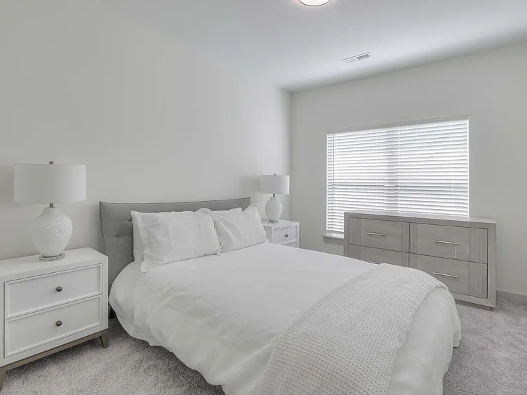 The Flats at Laurel & Pine — Photo 12