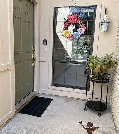 4th image of 633 SE 28TH Street #15