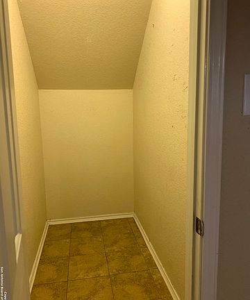 5th image of 223 Adelaide Oaks