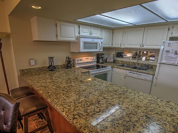 Full kitchen