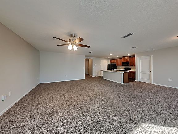 3rd image of 148 Oakley Dr
