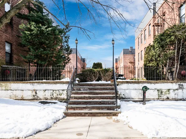 4728 216th St APT 1B, Bayside, NY 11361