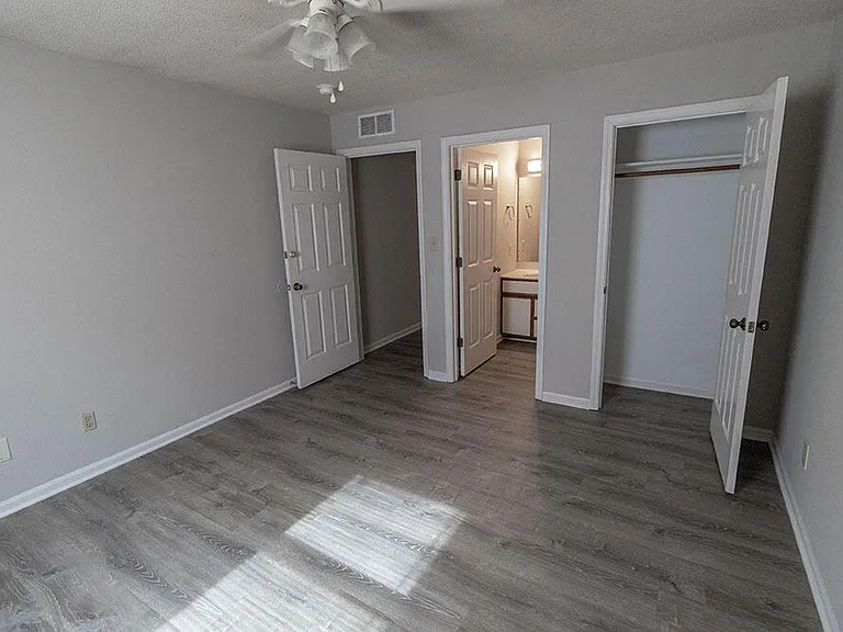 1913 Greenleaves Ct — Photo 18