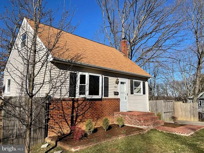 1902 Pinetree Ct photo 1
