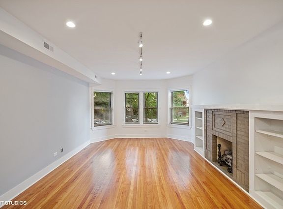 2nd image of 3622 N Sacramento Ave #1