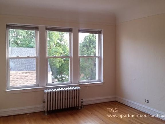 4th image of 2949 N Albany Ave