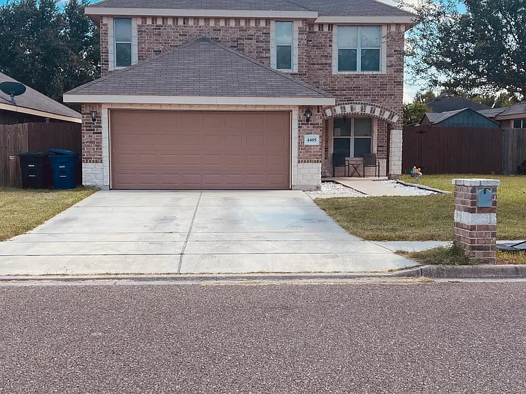 4405 Thunderbird Ave — Photo 4