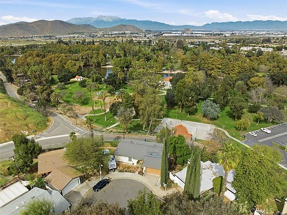 4th image of 2715 Brockton Ave