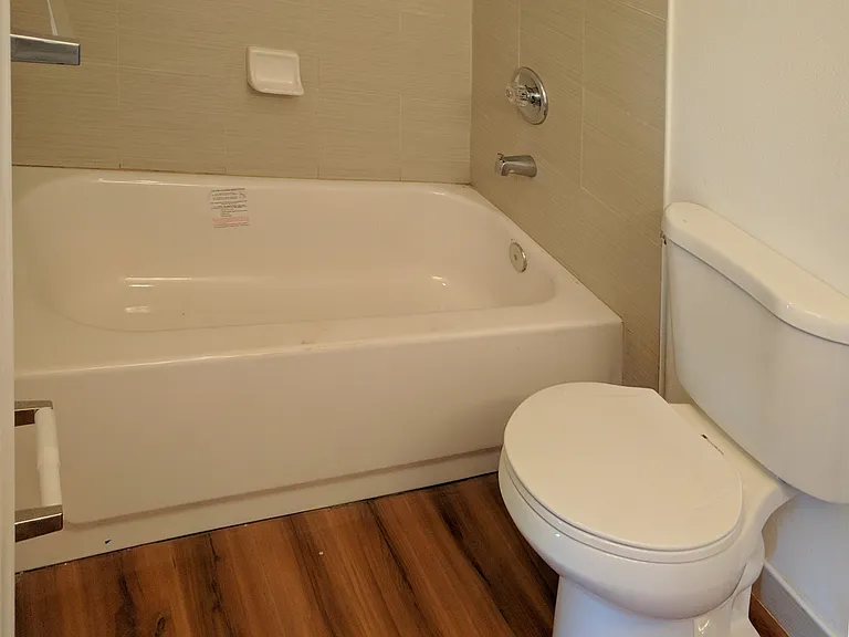 300 N Irving Rd #B5 — Photo 5