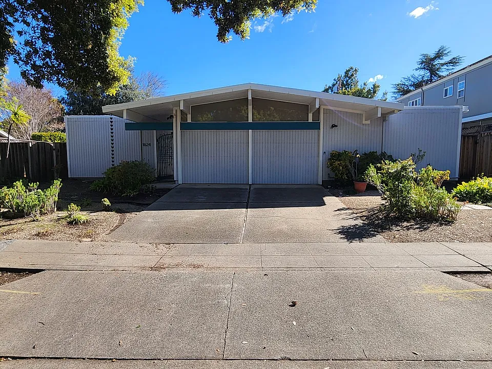 1624 Edmonton Ave