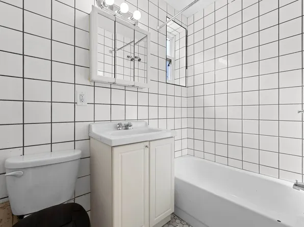 2037 Radcliff Avenue image 9 of 14