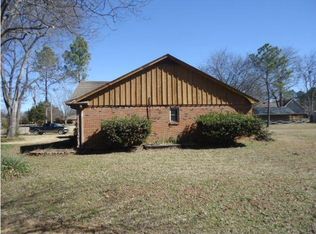 2403 Englewood Dr, Tupelo, MS 38801