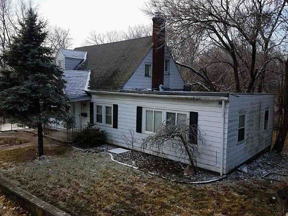 3rd image of 525 Pedretti Ave