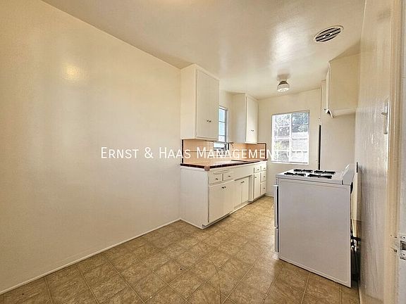 4th image of 1027 E 7th St APT 10