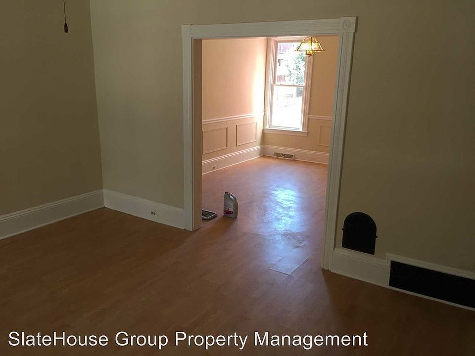 2nd image of 130 Coral St