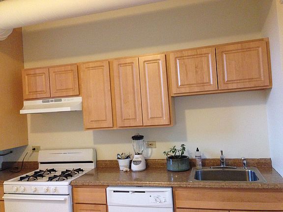 2nd image of 4620 N Lincoln Ave APT 3S