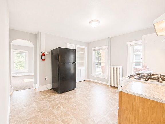 3rd image of 53 E Hancock St APT 2