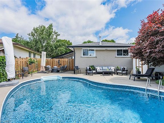 2nd image of 107 Laurentian Dr