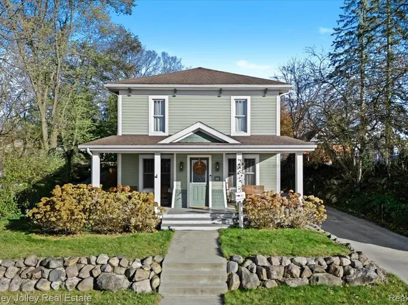 116 Leith St, Brighton, MI 48116