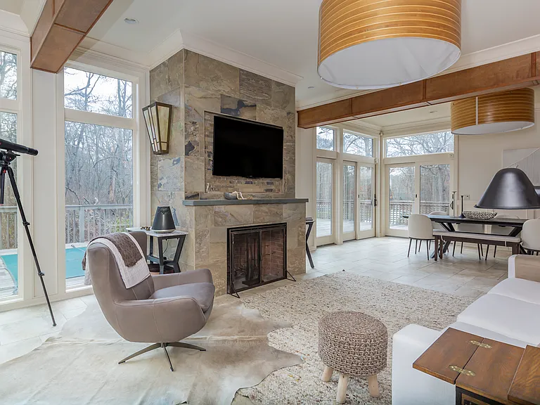 18 Spring Pond Ln — Photo 15