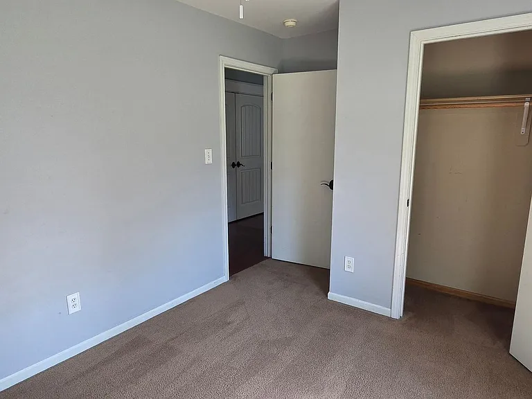 715 SW Graystone Dr — Photo 13