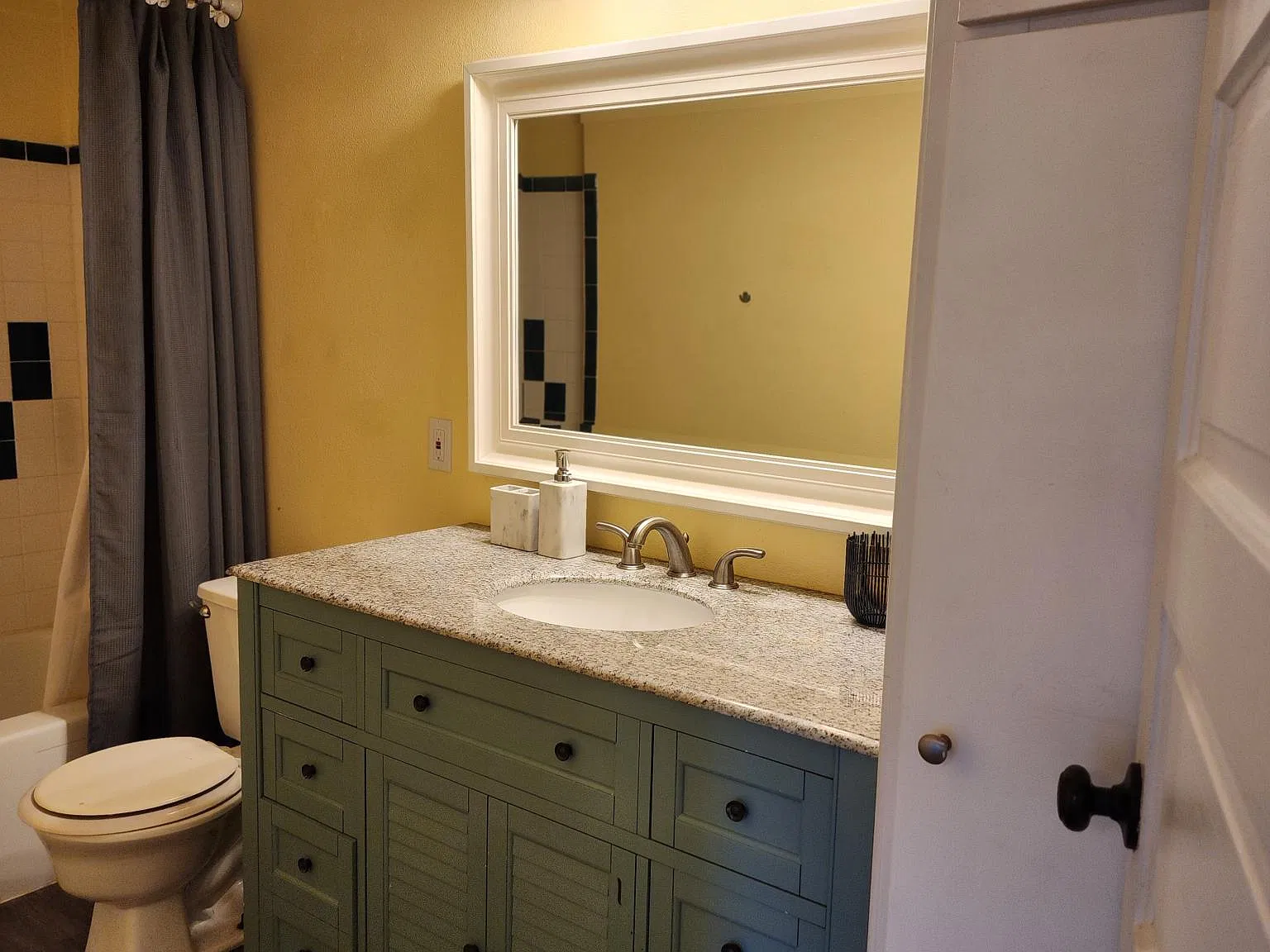 2 bed, 1.5 bath, 1180 sqft, $2,400 — Photo 4