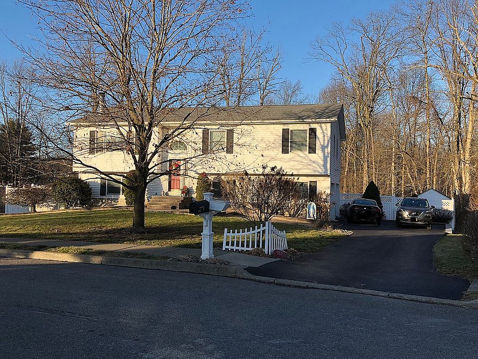 2nd image of 224 Tompkins Rd