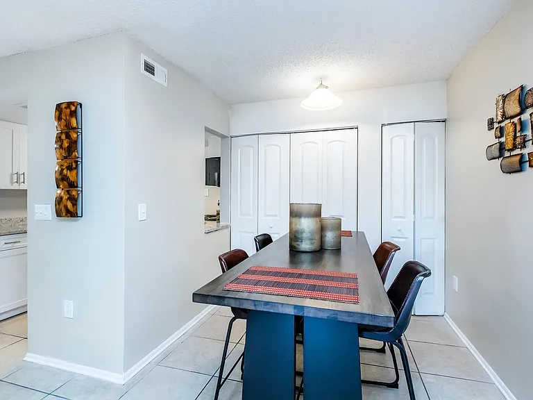 Urban Place Apartments — Photo 32