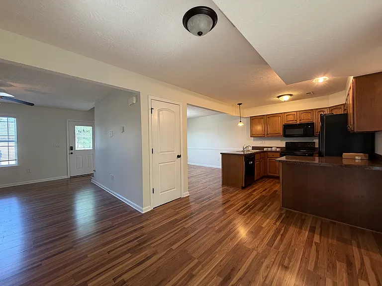 8214 Rachel Ln — Photo 2