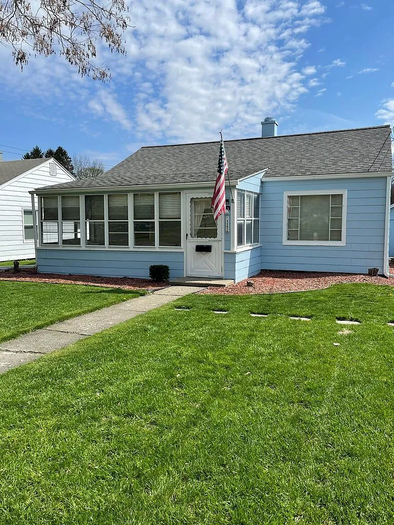 1176 Davis St photo 1