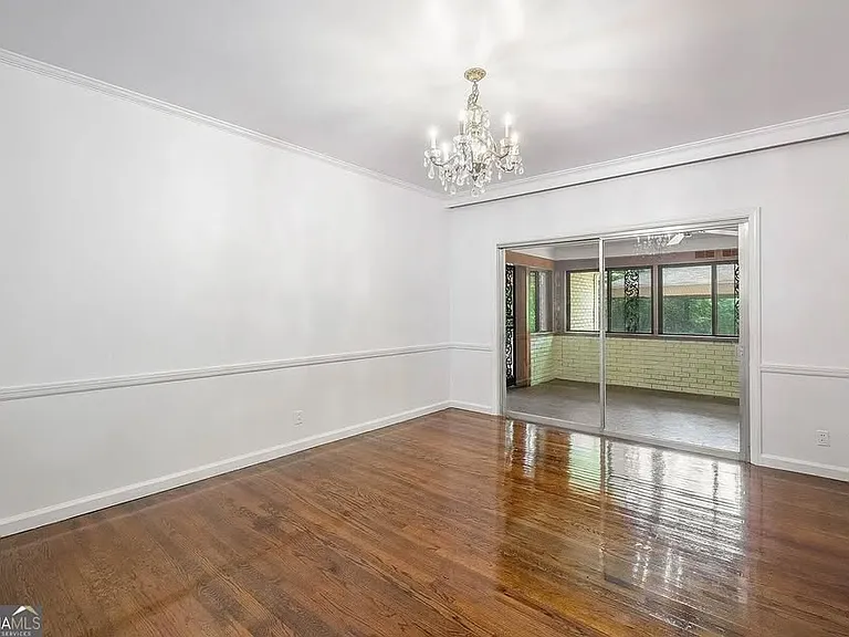 757 Old Ivy Rd NE — Photo 10