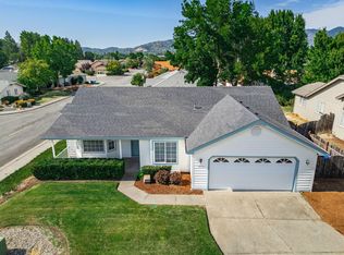 1450 Westview Dr, Grants Pass, OR 97527