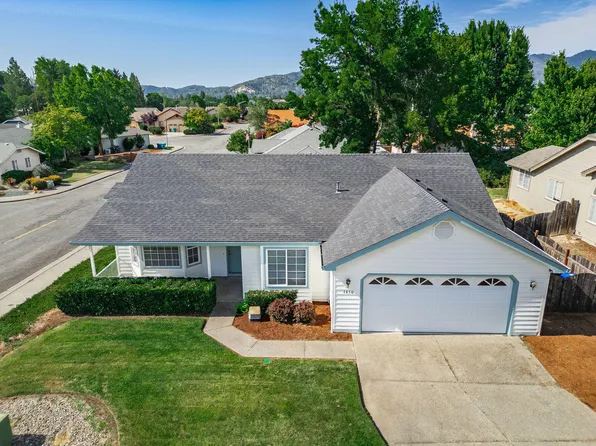 1450 Westview Dr, Grants Pass, OR 97527
