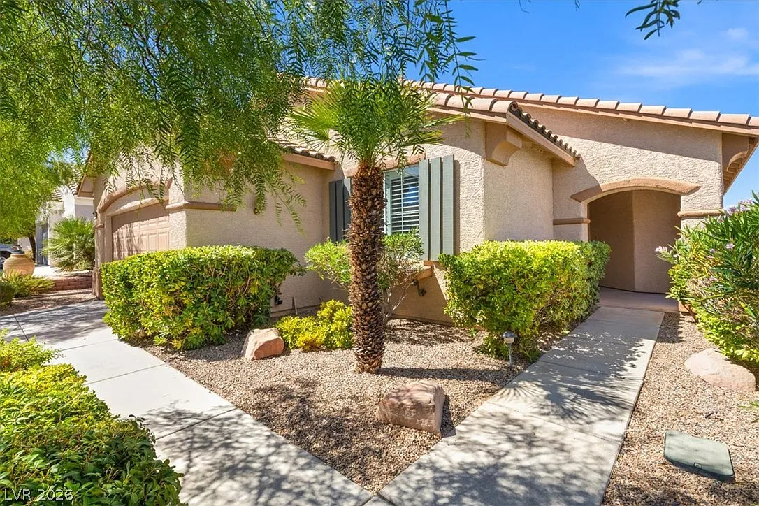 3 bed, 2.0 bath, 1508 sqft, $2,495 — Photo 2