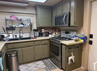 880 Crenshaw Dr, Hemet, CA 92543