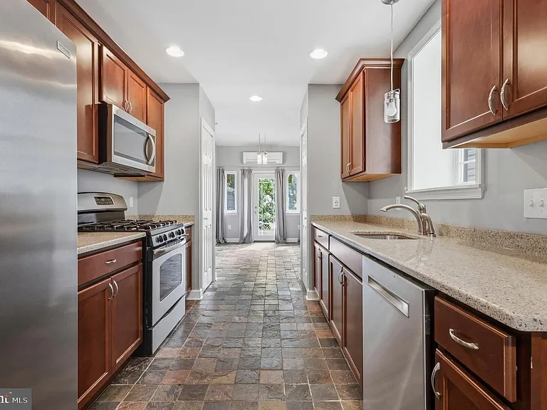 3824 Sharp St — Photo 7